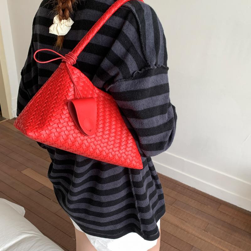Niche Design Bag Women's 2025 New Popular Fashion Summer Shoulder Bag Super Popular Commuter Armpit Bag