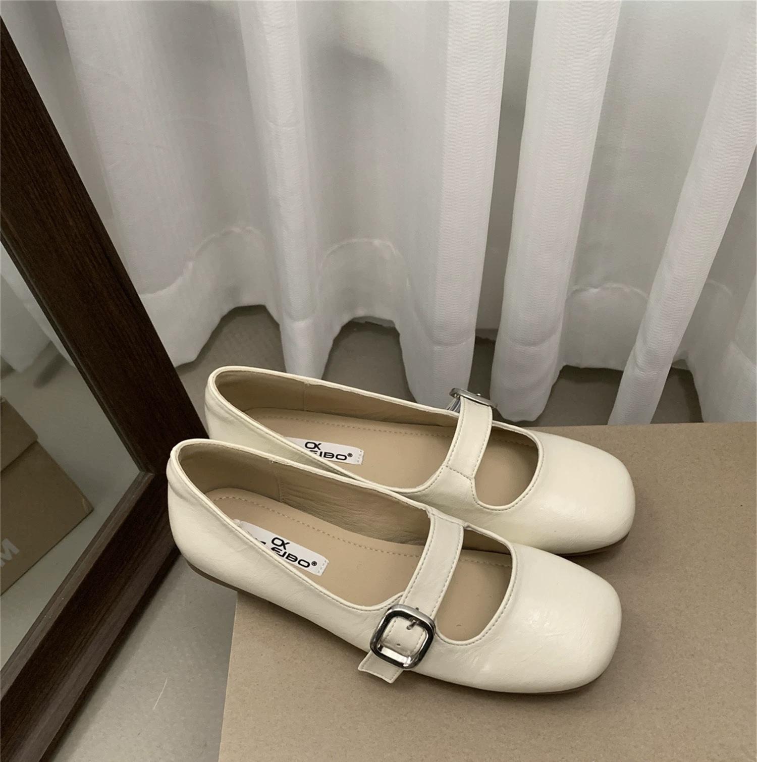 

Flat-bottomed French fashion shallow mouth Mary Jane shoes women s 2025 summer new retro belt buckle versatile small leather shoes soft 35