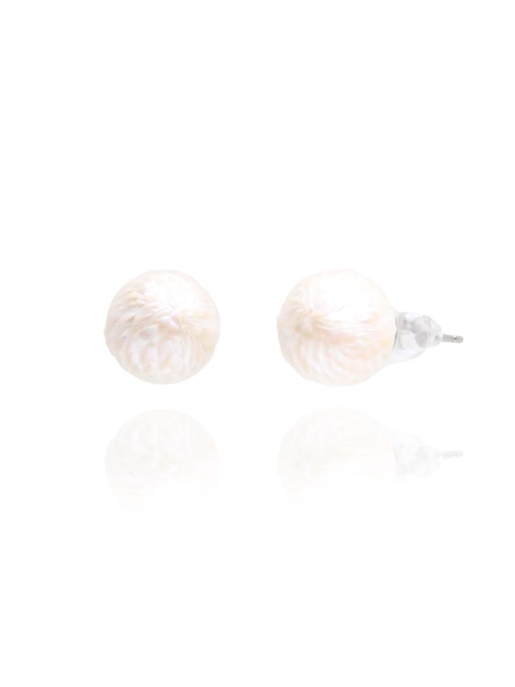 Bien Vetu Carving Freshwater Pearl Earrings