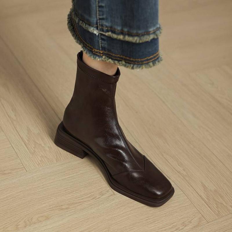 New Women's Leather Boots Solid Color Low Heel Versatile Square and Large Size Women's Boots Rear Zipper Rubber Sole Autumn and Winter Boots