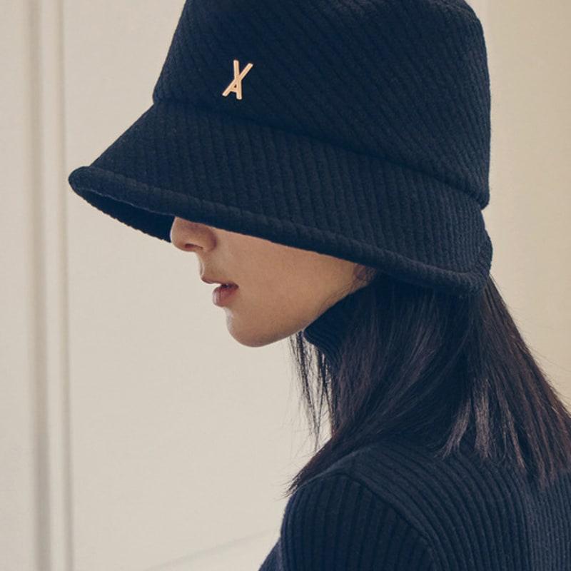 

Шапка-боне VARZAR VA с флисовой подкладкой и шипами Черная FREE