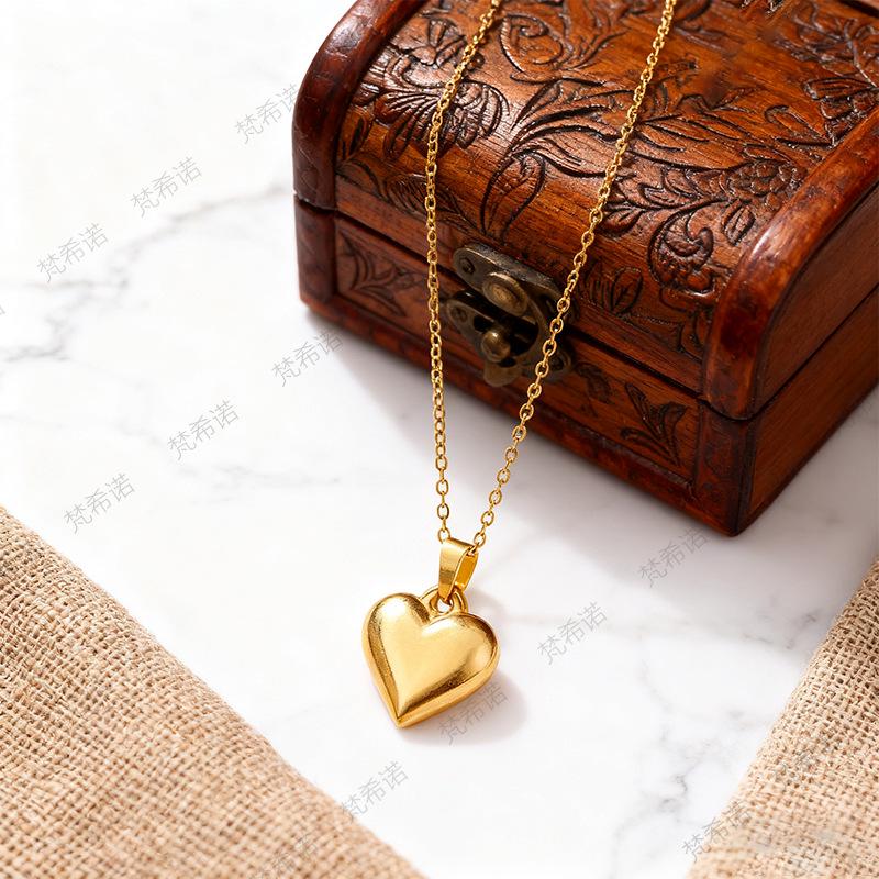 Niche Sweet Stainless Steel Heart Pendant Women’s Versatile Clavicle Chain Light Luxury Necklace