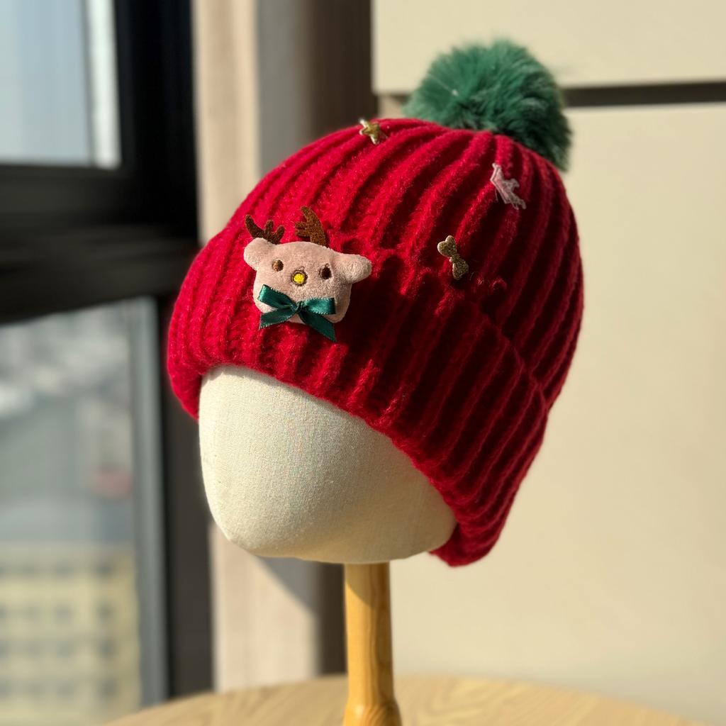 Autumn and Winter Christmas Hats for Adults, Knitted Woolen Hats with Deer and Bow Designs, Unisex Pullover Hats for a Festive Atmosphere