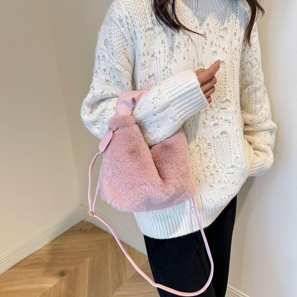 High-End Fairy Plush Winter Pleated Handbag 2023 - Women's Shoulder & Crossbody Bag