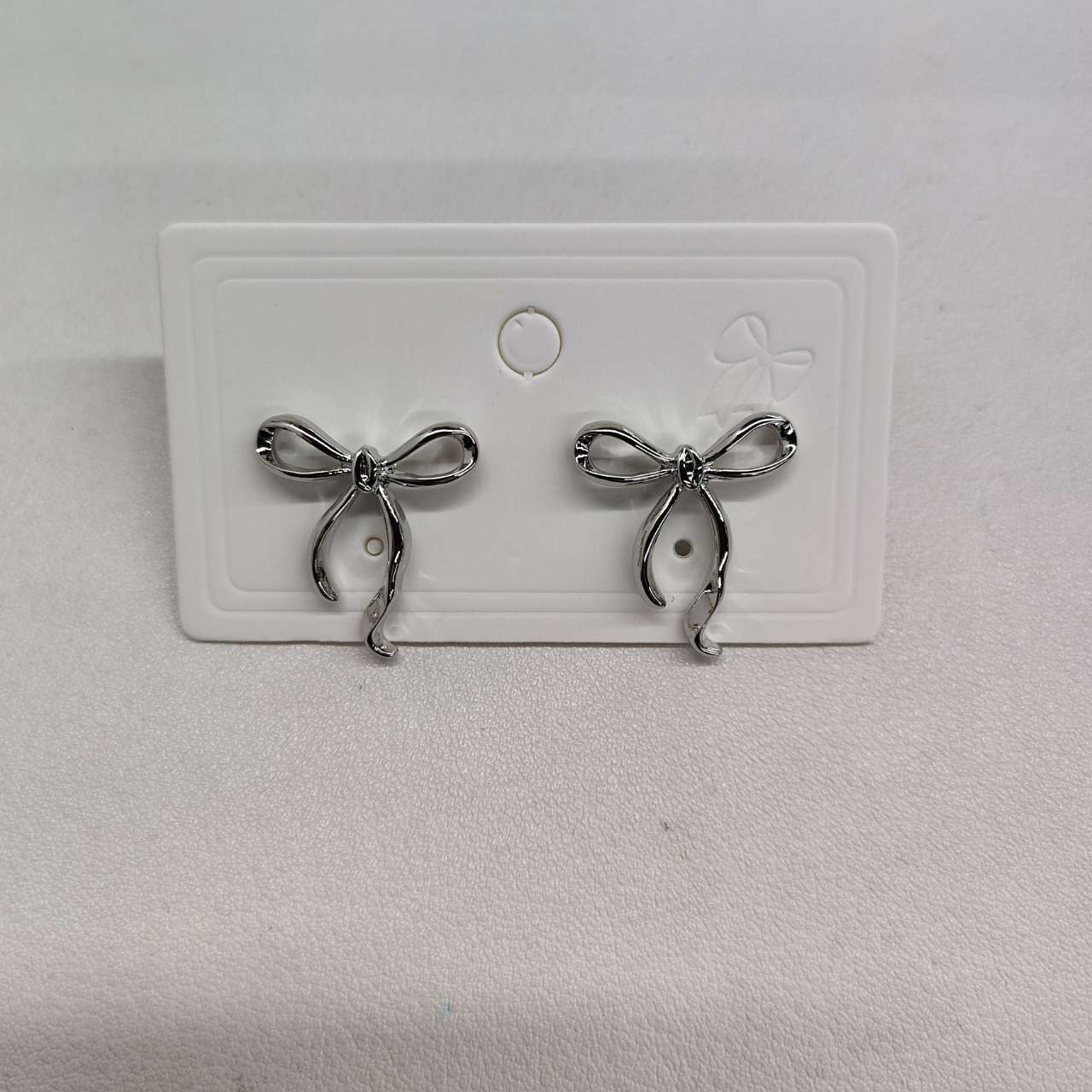 

Simple bow stud earrings women s niche cold wind earrings ins fashionable and versatile design earrings