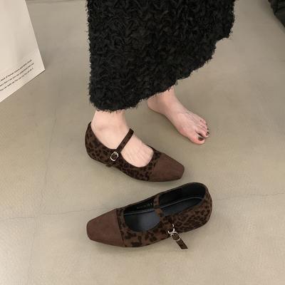 Wewnętrzne podwyższenie wysokości buty pojedyncze z nadrukiem panterki jesień nowe kwadratowy nosek klamra jednosłowna zamszowe łączenie buty damskie Mary Jane buty Doudou