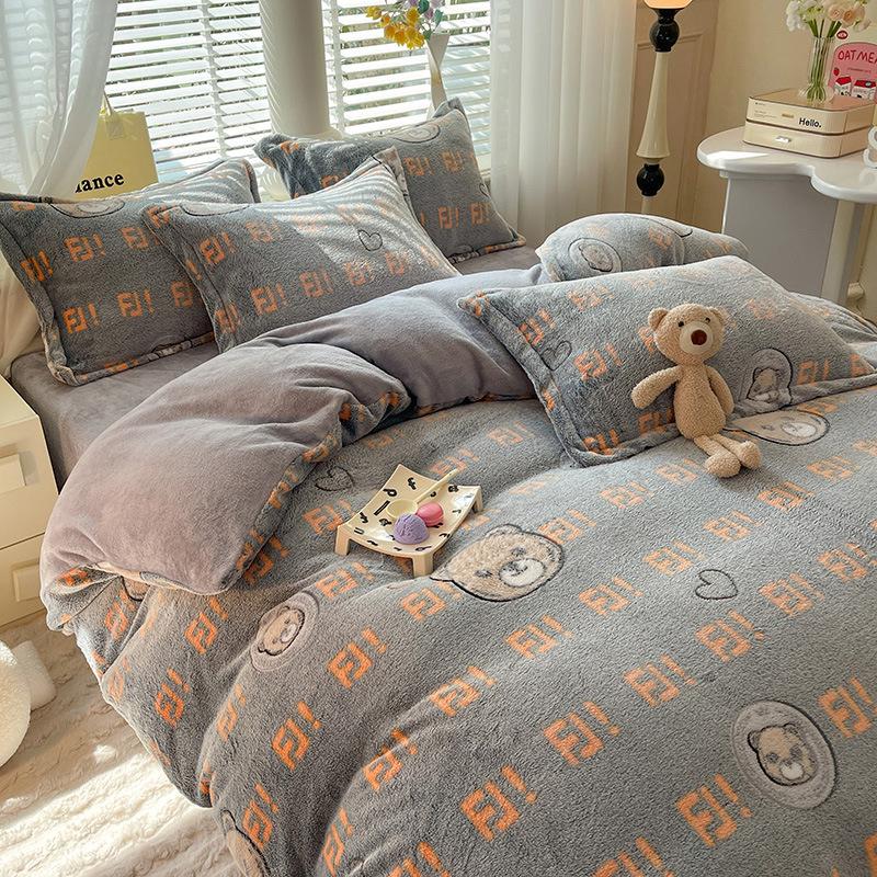 

Комплект из четырех предметов из молочного флиса, пододеяльник из кораллового флиса, комплект из трех предметов из простыни 1.2m bed