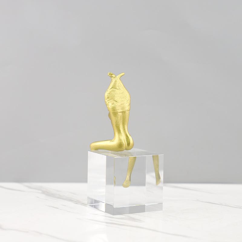 Abstrakte Metallfigur Skulptur Künstlerische Nackte Weibliche Figuren Glasbasis Entkleidende Dame Metall Heimdekoration Zubehör