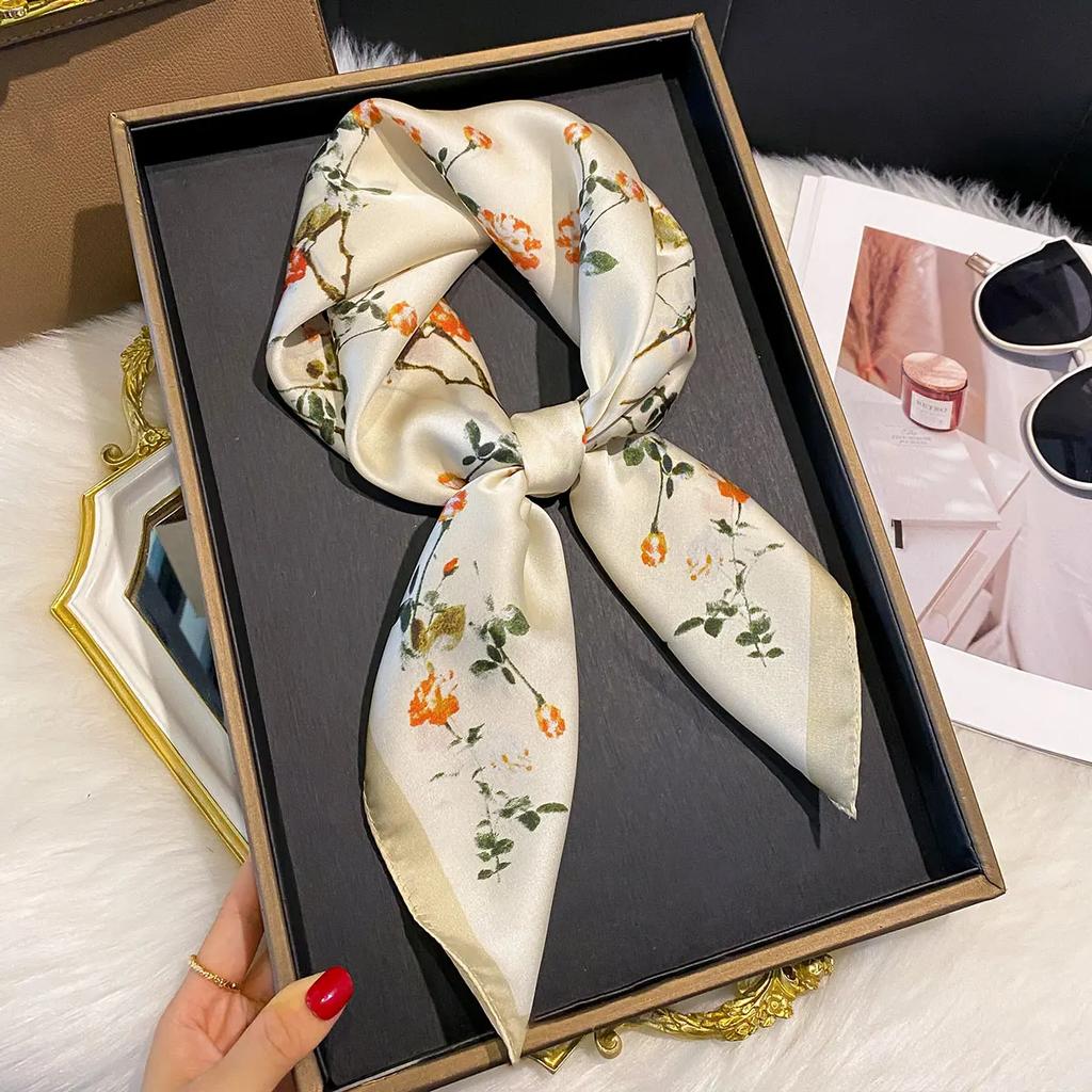 2025 New Fashion 70X70cm Women's Scarf Silk Paisley Print Scarf Square Shawl Decorative Headband Neck Luxury Design Bandana