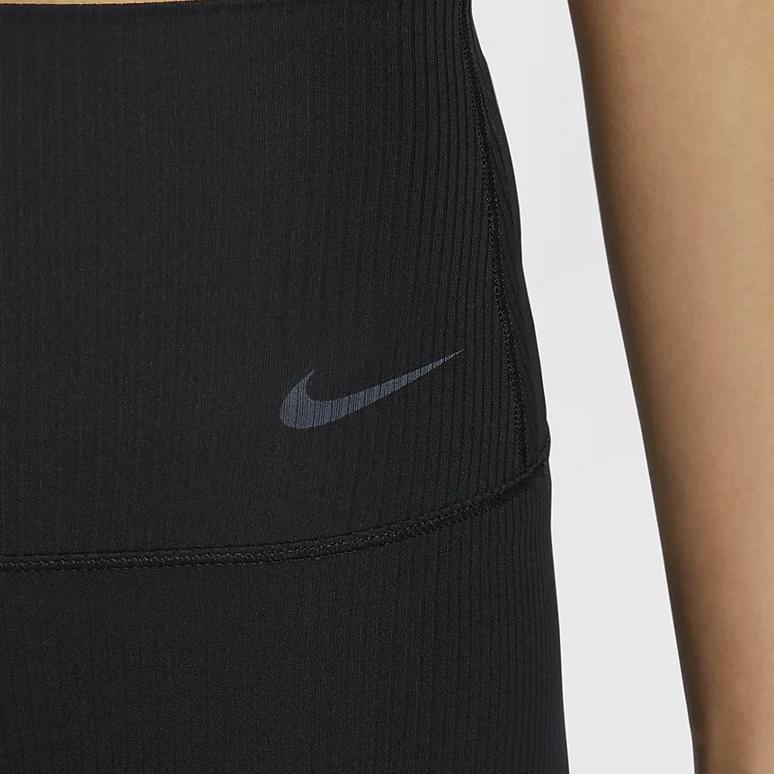 Nike Zenvy Jednokolorowe Szorty Sportowe Damskie z Nadrukiem Logo Marki, Dopasowane, z Wysokim Stanem, Czarne HF1415010