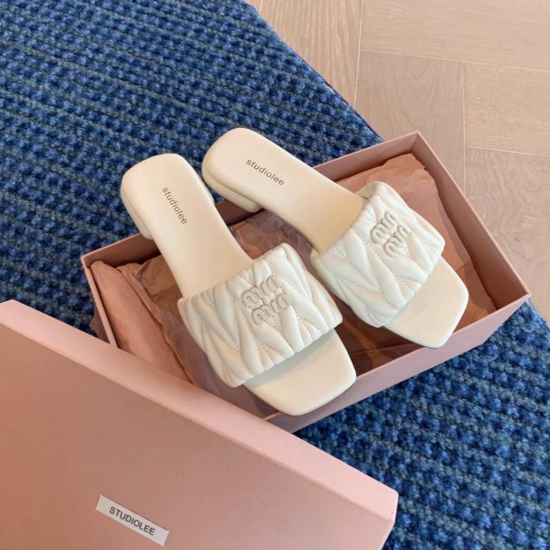 

Fashion non-slip square head miu home letter flat bottom outer slippers 40 чорний