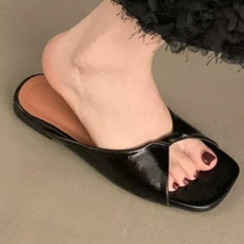 Móda Horký Prodej 2025 Léto Dámská Móda Čtvercová Špička Otevřená Špička Úzké Pásky Sandály Nový Styl Otevřená Pata Měkká Podrážka Plážové Žabky