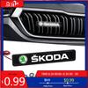 Samolepka na auto 1/2 KS Dekorativní světlo na auto LED Přední mřížka kapoty Znak Odznak Dekor Pro Skoda Octavia Fabia RS Kamiq Kodiaq Rapid S