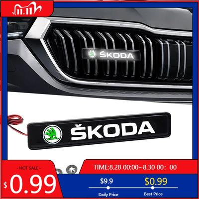 Samolepka na auto 1/2 KS Dekorativní světlo na auto LED Přední mřížka kapoty Znak Odznak Dekor Pro Skoda Octavia Fabia RS Kamiq Kodiaq Rapid S