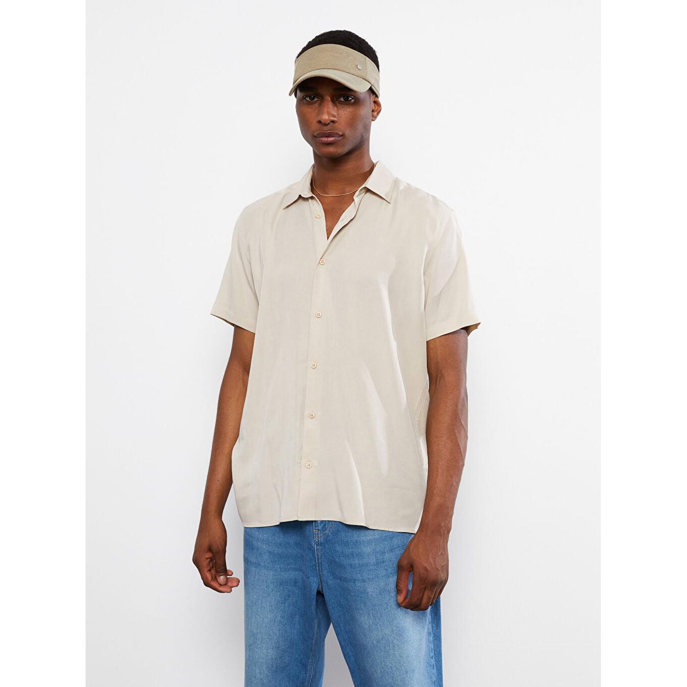 

LCW CASUAL Поплиновая мужская рубашка стандартного кроя с короткими рукавами Бежевая