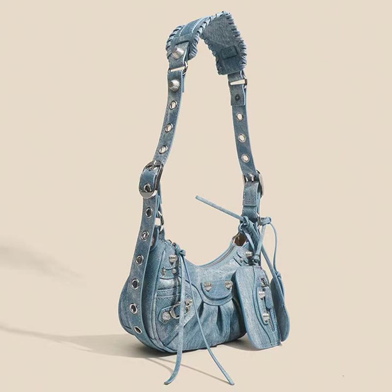 New Trendy Retro Armpit Bag, European and American Pleated Shoulder Bag, Crossbody Bag, Women's Bag, Rivet Tassel Half Moon