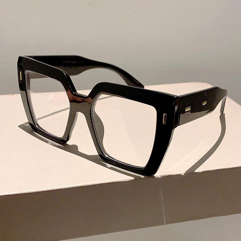 Luxury Designer Big Frame Square Sunglasses Women Men Fashion Vintage Punk Rivet Oversized Shades UV Protection