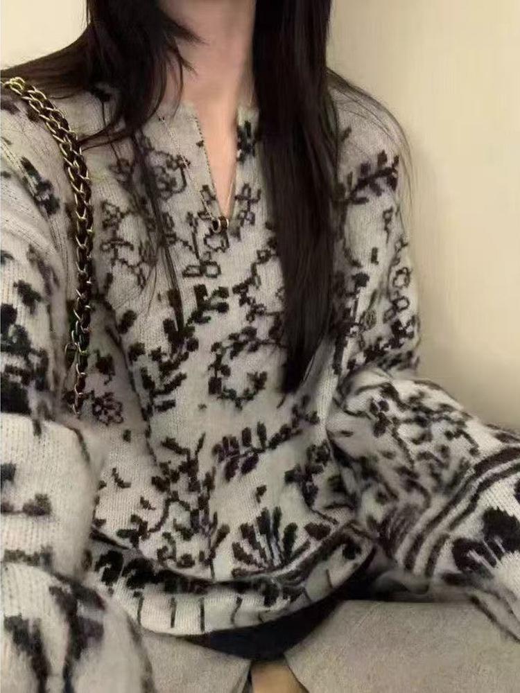 Autumn/Winter Blue & White Porcelain Jacquard Knitwear - Women's New Arrival, Hot Selling, Wearable as Inner or Outer Layer