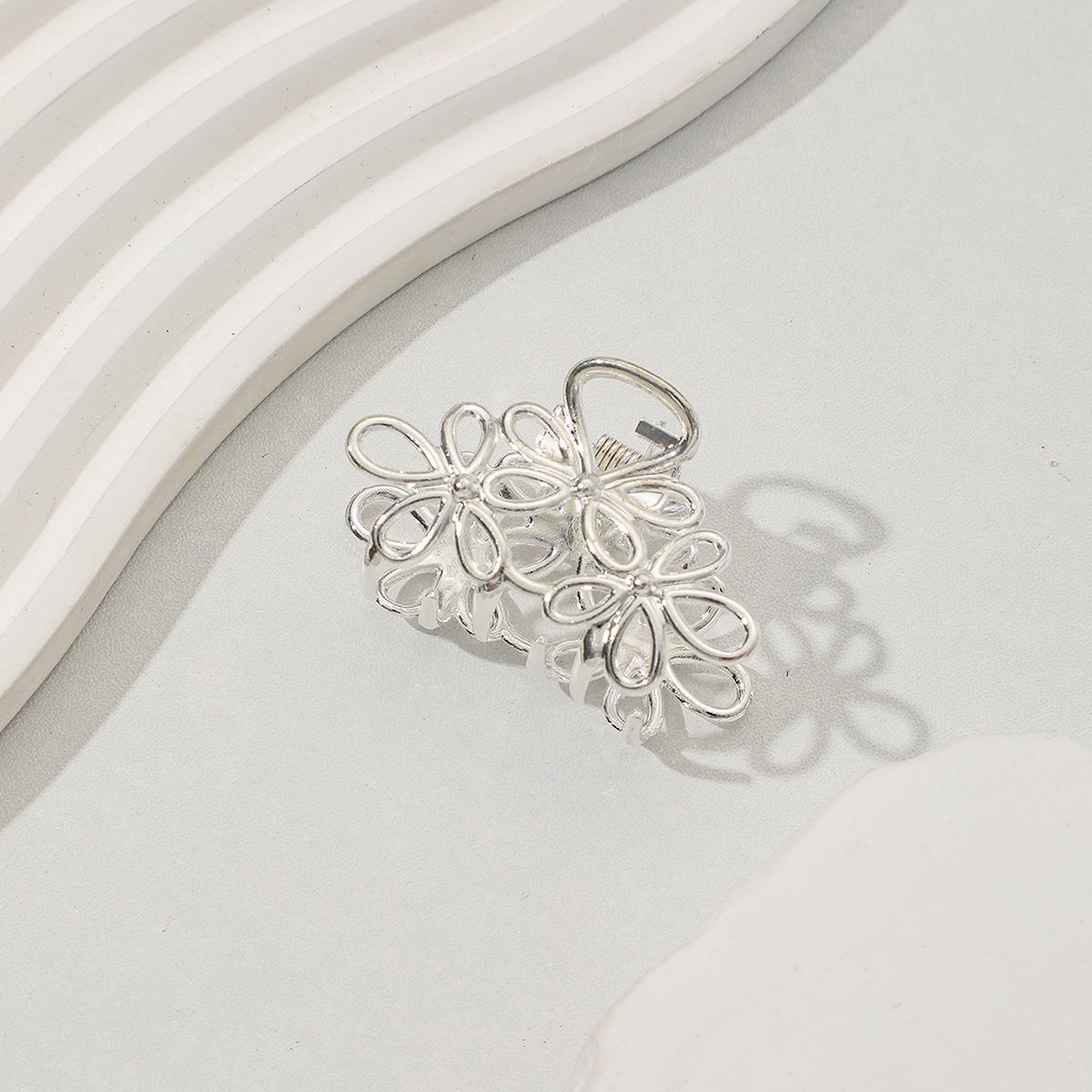 

Korean Style Elegant Metal Hair Claw Clip for Women - Shark Claw Design