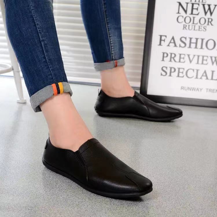 New Men's Shoes for Spring and Summer Soft Sole Bean Shoes for Men's Casual Leather Shoes British Trendy Dad's Shoes Driving Lazy Shoes
