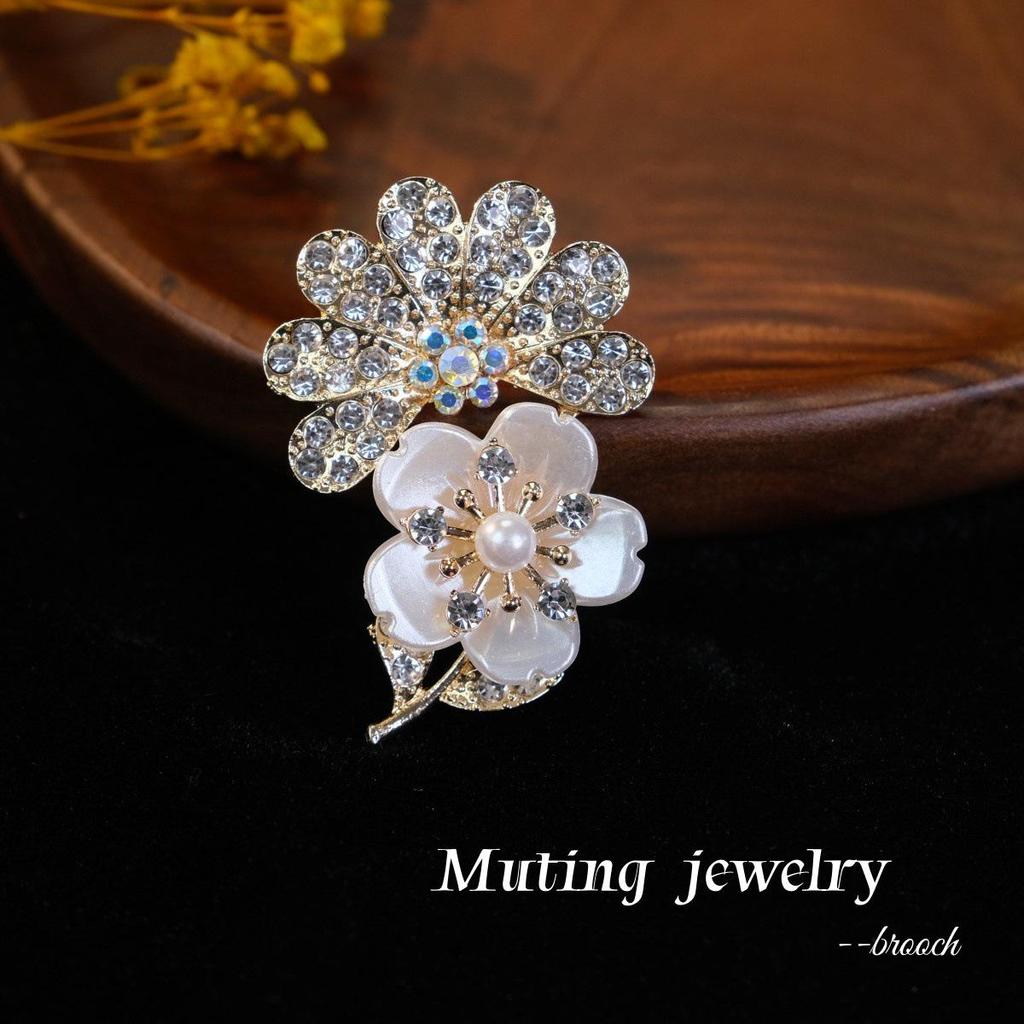 Diamond-Studded 3D Floral High-End Women's Luxury Alloy Brooch Corsage
