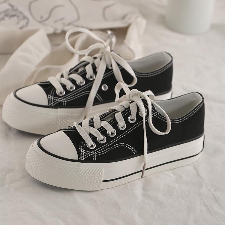 

Женские летние парусиновые кеды с низким верхом 2025 года, на толстой подошве, увеличивающие рост, модные студенческие повседневные кроссовки для скейтборда 40 чёрный