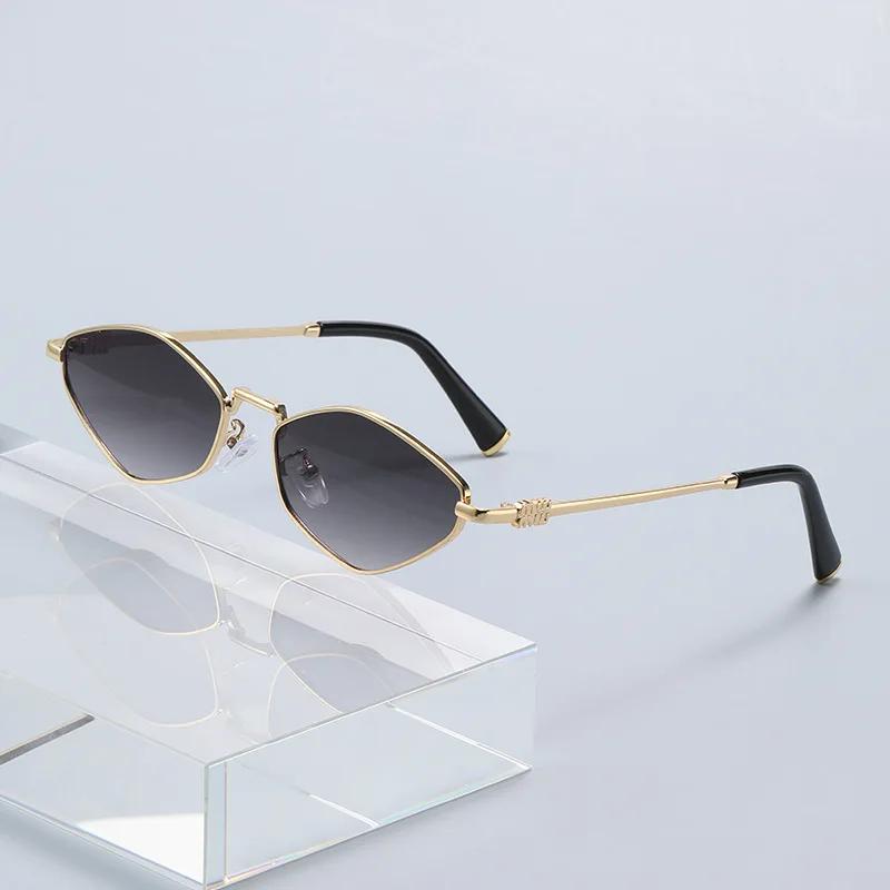 Fashionable Metal Full Frame UV400 Sunglasses Classic Outdoor Street Style Versatile UV Protective Eyewear