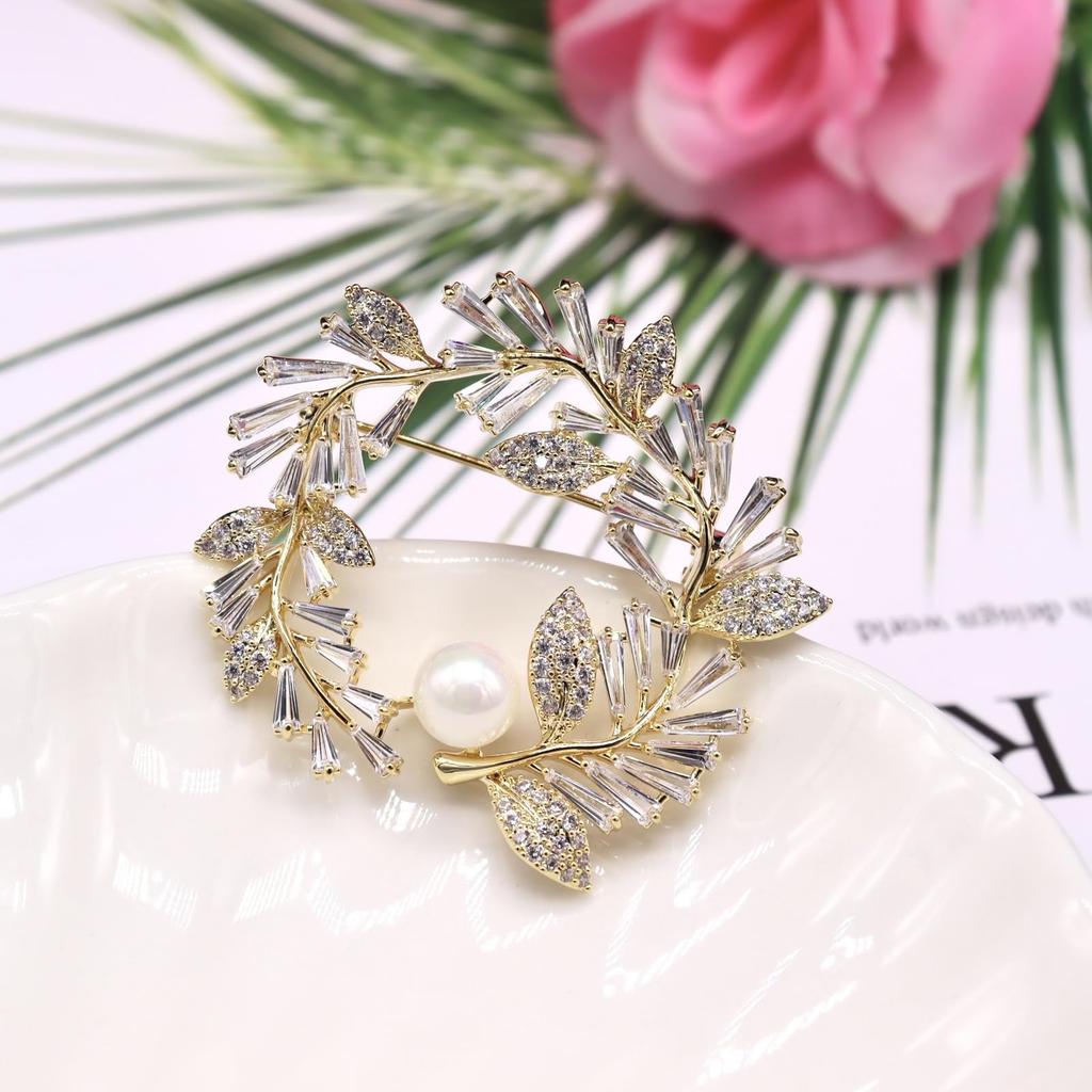 Pearl Zircon Flower Sparkling Pearl Leaf for Entrance Graduation White Gifts for Gift Case Included Brooch, Corsage, Ceremonies, Ceremonies, Weddings,
