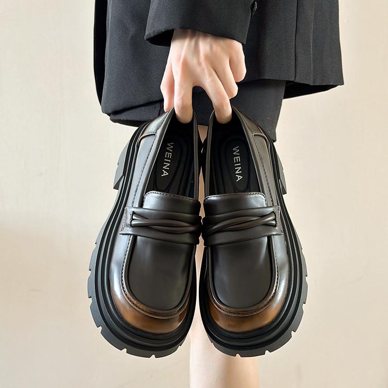 

One foot on platform loafers women s 2025 new Korean version fashion temperament small leather shoes casual and comfortable trendy single shoes 40 коричневый