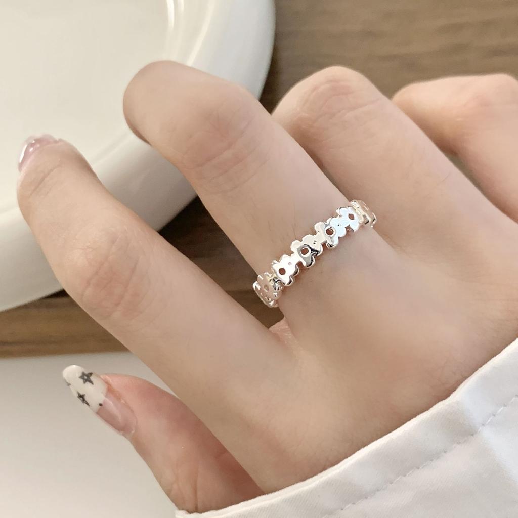 New Simple Popular Creative Copper Jewelry Cute Temperament Flowers Hollowed Fashion Opening Rings R026