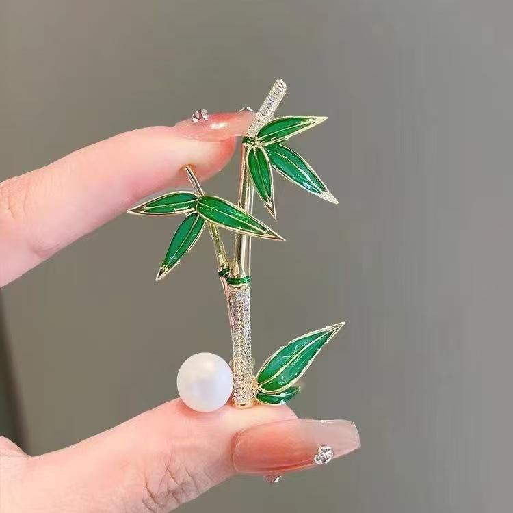 Elegant Chinese Bamboo and Pearl Brooch for Women - Stylish High-end Fashion Accessory