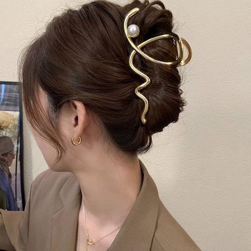 Pinza a morsetto in metallo ad alto livello con fiocco per capelli 2024 per donna: Pinza per Capelli a Forma di Squalo, Grande, Elegante, Stile Freddo, per la Nuca