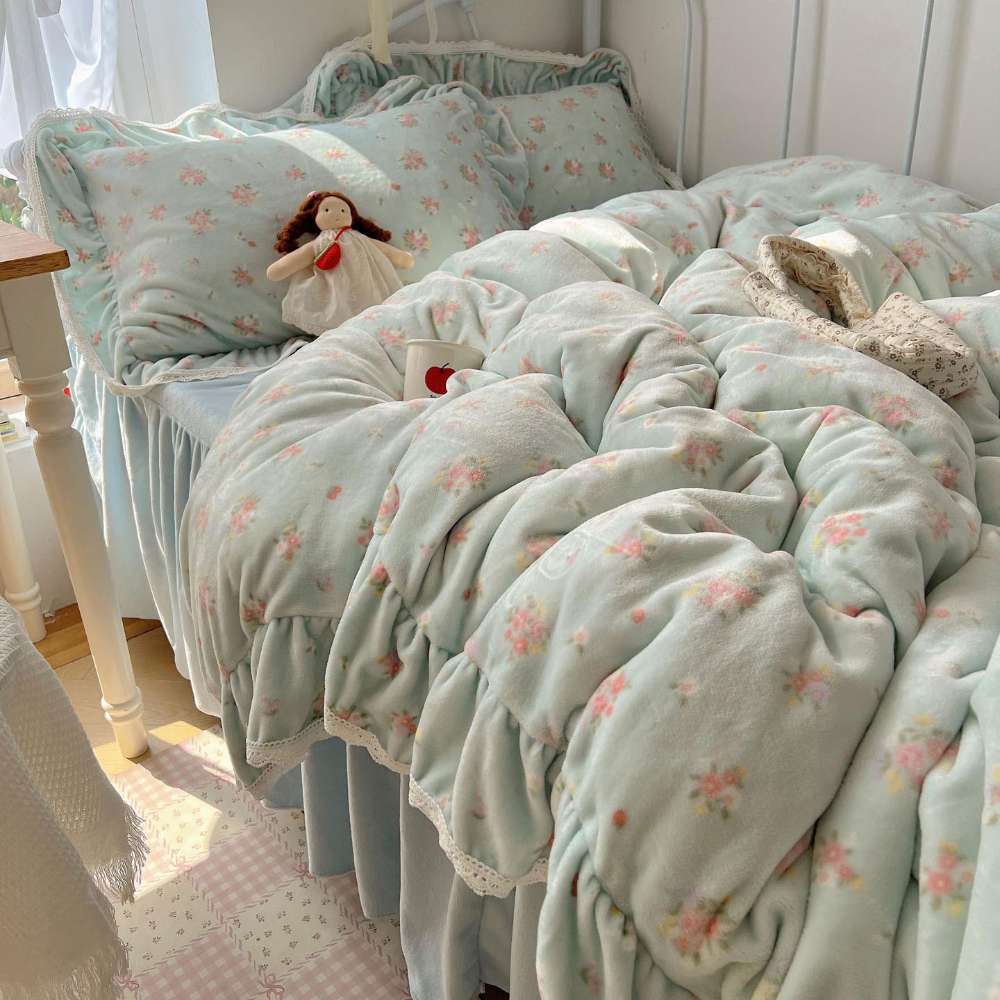 

Girl Lace Thickened Milk Fleece Four-Piece Set Double-Sided Skin-Friendly Soft Floral High-Gram Three-Piece Set 1.8m 4pc of sheets - 200 * 230cm quilt core