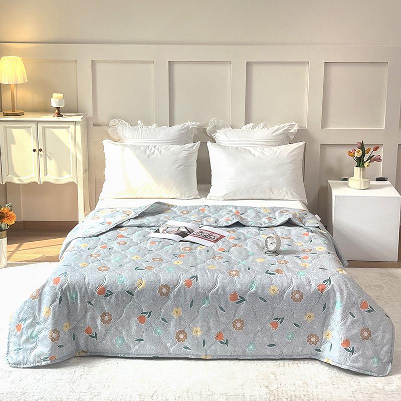 Ultrasonic Embossed Diamond Velvet Summer Quilt – Lightweight and Cool Gift Quilt