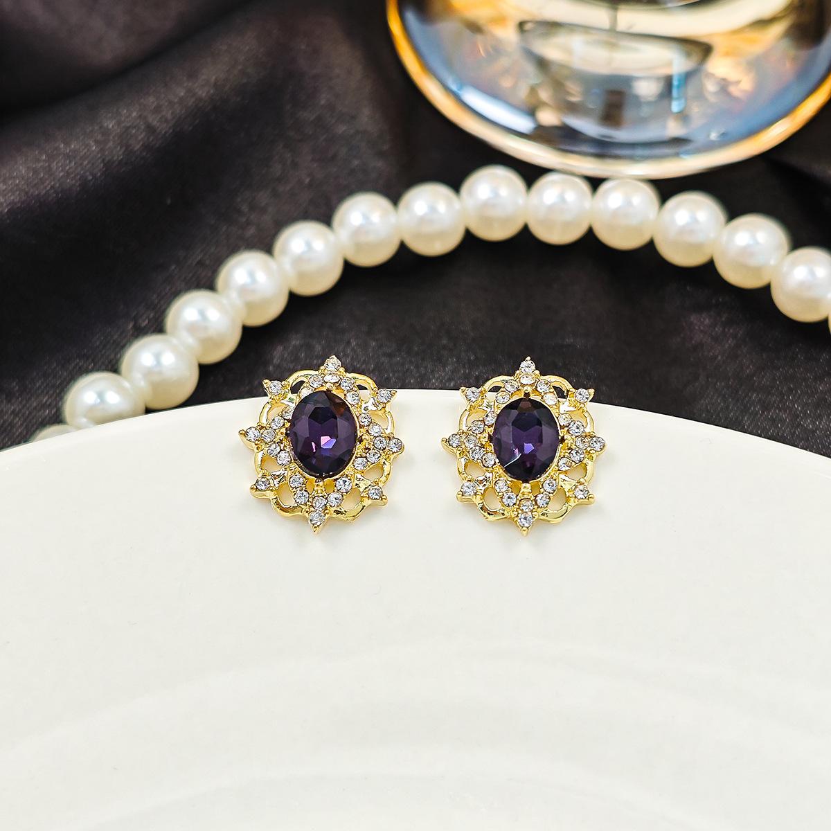 French Retro Court Style Geometric Oval Stud Earrings, Niche Simple And High-End Diamond-Encrusted Earrings For Women