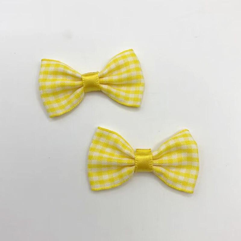 

Решетчатый бант 2,5x4,5 см. Материал для изготовления одежды, аксессуаров для волос, игрушек и украшений.