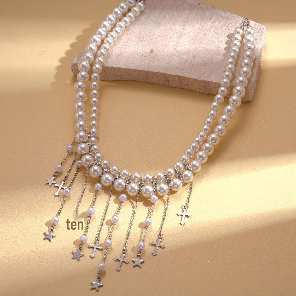 Geometric Round Flower Pearl Clavicle Necklace: Retro European & American Design
