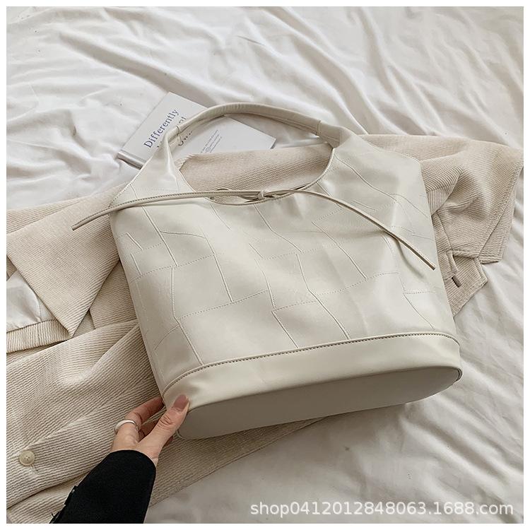 

Сумка Женская Летняя Премиум Сумка Под Мышку 2025 Новая Простая Сумка-Тоут Ретро Большая Вместимость На Плечо Для Поездок белый