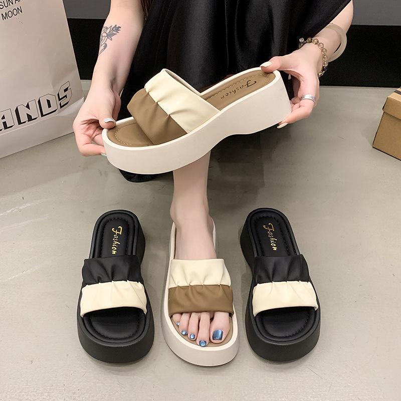 French high-end thick-soled one-word slippers women's summer outer wear fashion 2025 new flat-bottomed non-slip casual cool slippers