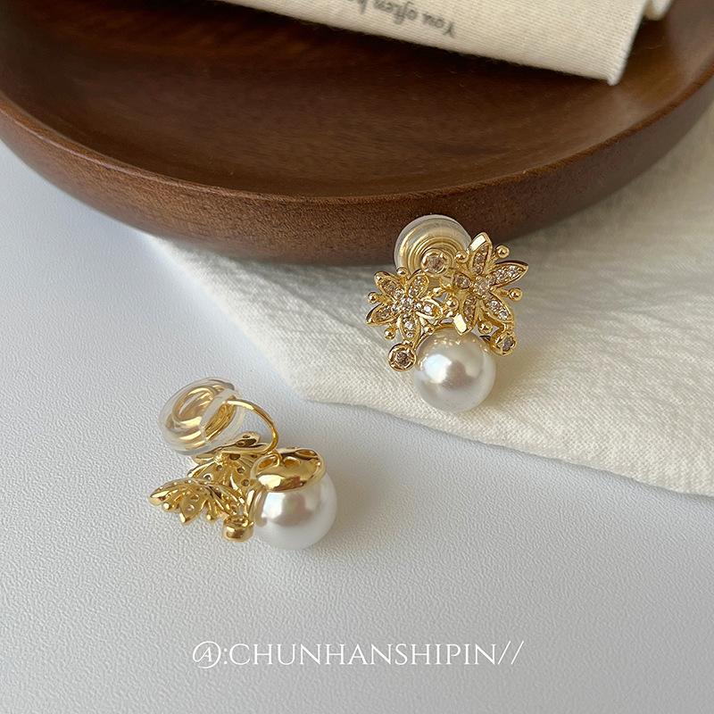 Flower earrings~ Japan and Korea flower pearl stud earrings copper inlaid zircon light luxury high-end ear clips without ear holes mosquito coil disc