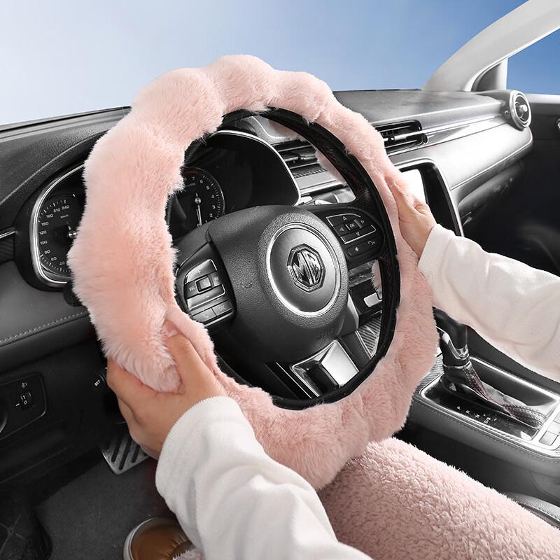 

Плюшевая теплая оплетка на руль автомобиля