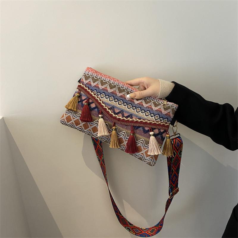 Chinese Art Canvas Envelope Purse With Tassels And Zipper Closure For Casual Use