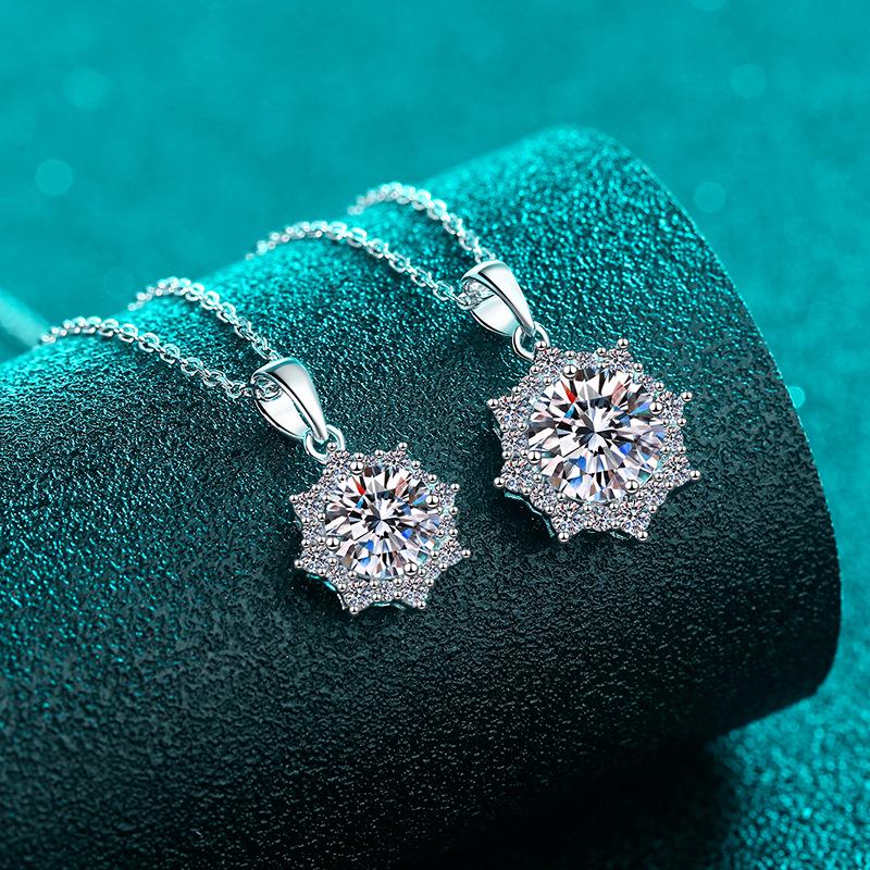 Yin Baichuan S925 Sterling Silver Moissanite Flower Pendant Necklace - Versatile, Elegant Everyday Gift for Women