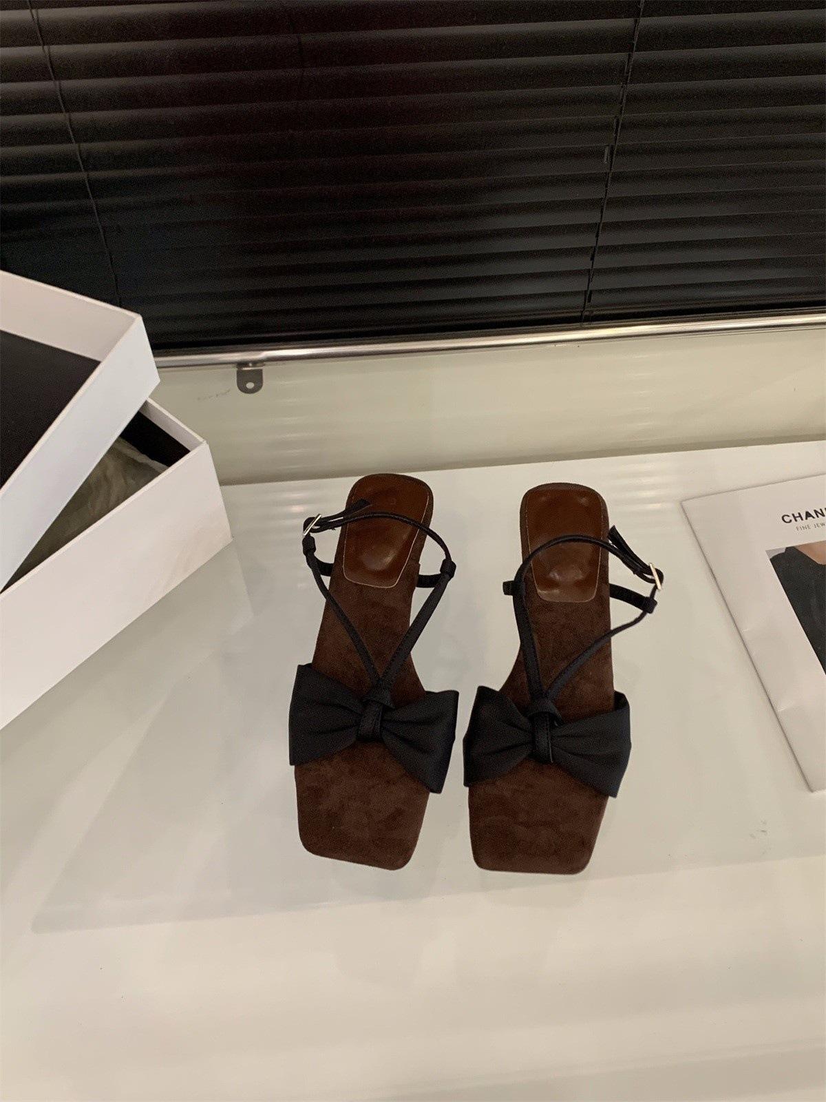 

Niche wedge heel high heel leopard print sandals women s shoes 2025 new with skirt bow holiday strap Roman shoes 35