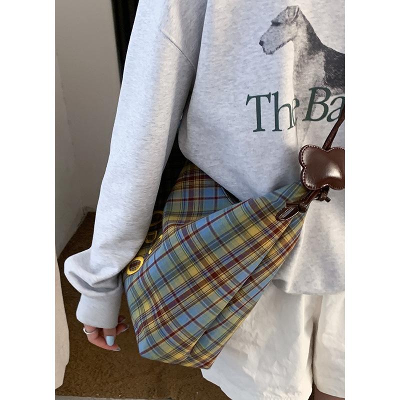 

Casual large-capacity underarm bag women s 2025 new plaid canvas bag fashion embroidered letter shoulder tote bag зелёный
