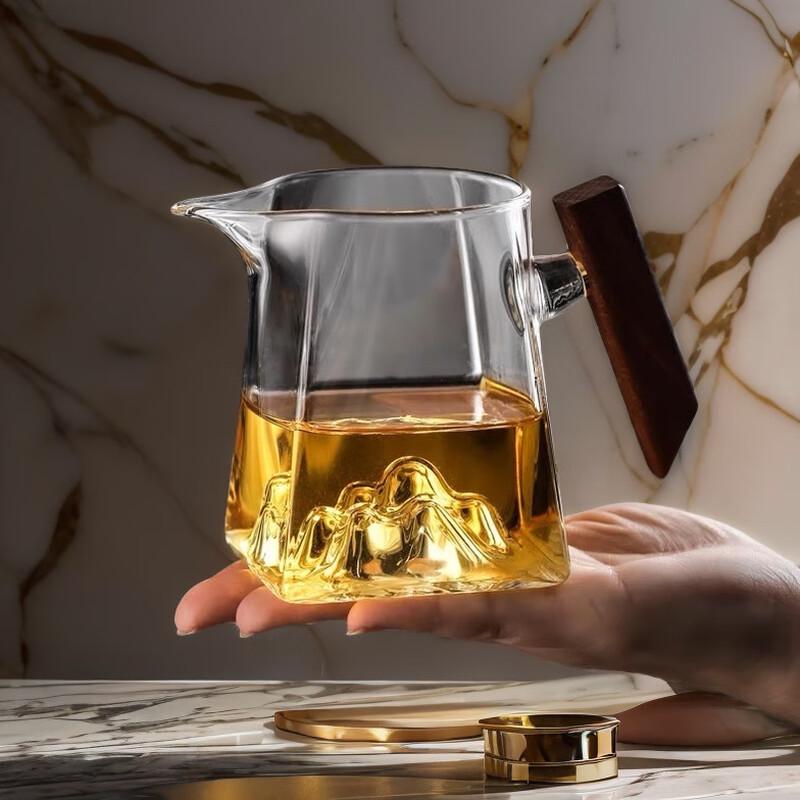 Shangqi Wooden Handle Glass Tea Fairness Cup