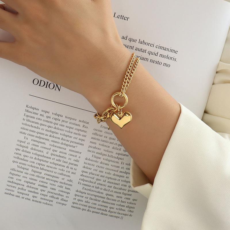 European  American Style Gold Heart Pendant Bracelet: Exquisite Light Luxury, Retro, Women s Niche Design.