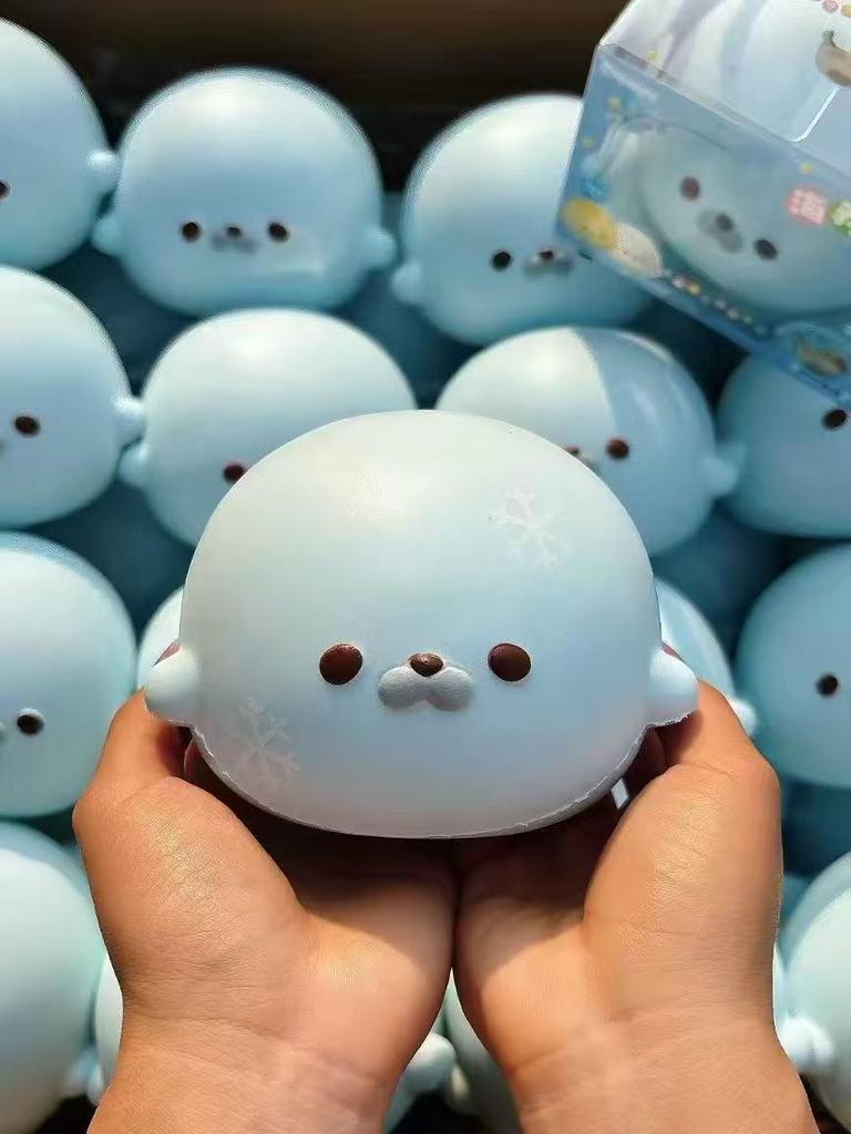 Hachimi Soft Slow Rebound Seal Mochi Decompression Toy: Hand Clay Feel Simulation.