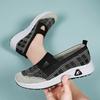 Summer breathable and comfortable single shoes, old Beijing cloth shoes, one step on mother's shoes