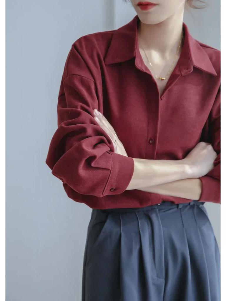 Locker gebürstetes Retro-Hemd aus rotem Cord für Damen – Frühling/Herbst 2025